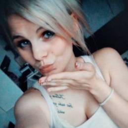 Huren Pforzheim - Hobbyhure Sarah 19 Jahre aus Pforzheim