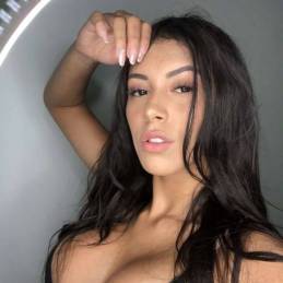 Huren Berlin - Hobbyhure Corine 24 Jahre aus Berlin