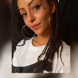 Huren Hamburg - Hobbyhure Chanel 19 Jahre aus Hamburg
